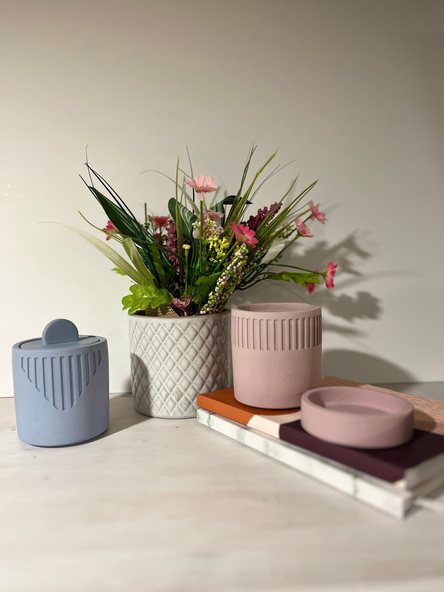 Concrete pot with lid - Nordic styles